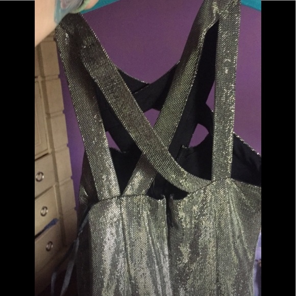 Dresses - Picture 3 of 8